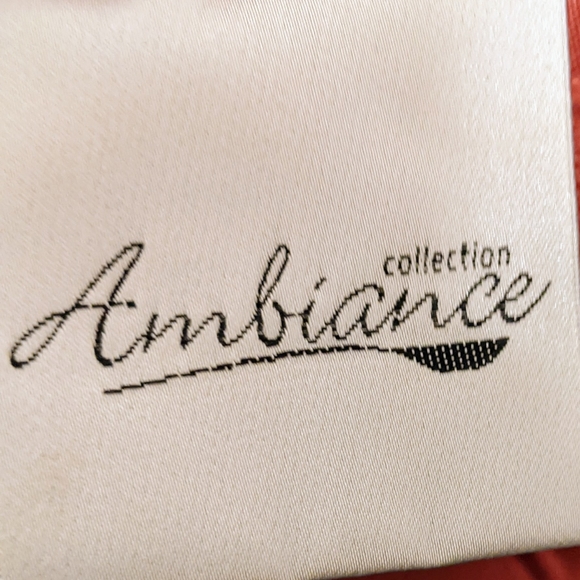 Tablecloth - Picture 2 of 3